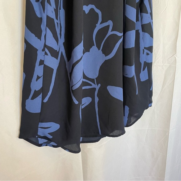 ANN TAYLOR LOFT Women’s Navy Blue Floral Sleeveless Strappy Blouse Size XXSP - Picture 9 of 9